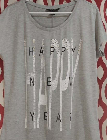 Style & co Tshirt for Women Size Medium Color Gray " Happy New Year" Logo - Picture 6 of 6